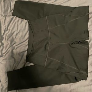 Girlfriend Collective- BLACK COMPRESSIVE HIGH RISE LEGGING
23 3/4" INSEAM / XS